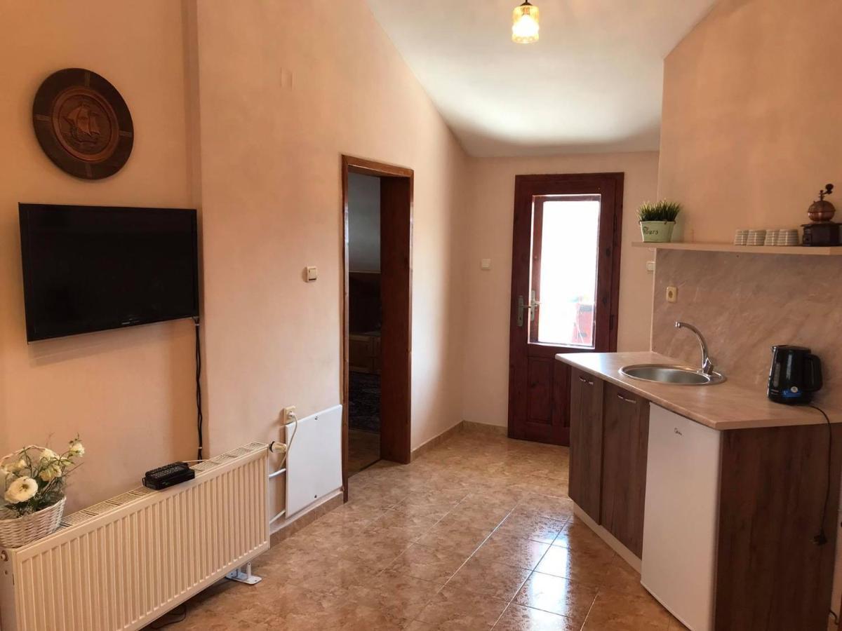Къща За Гости Загорски Hotel Kalofer Exterior foto